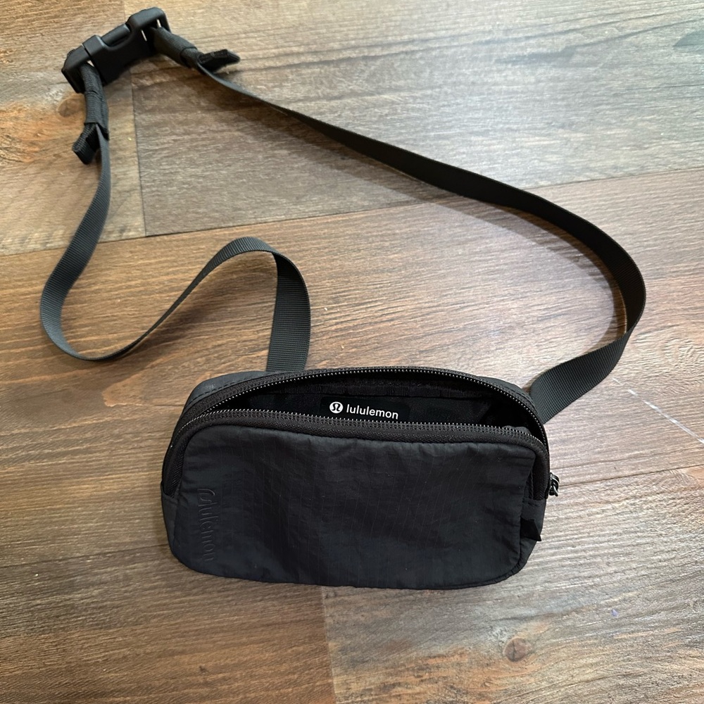 Lulu lemon 44” Fanny pack